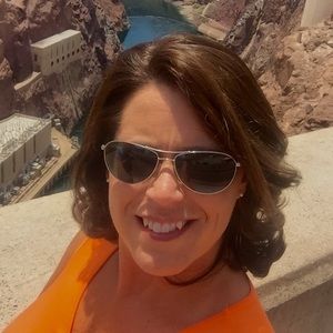 Meet your Posher, Holly